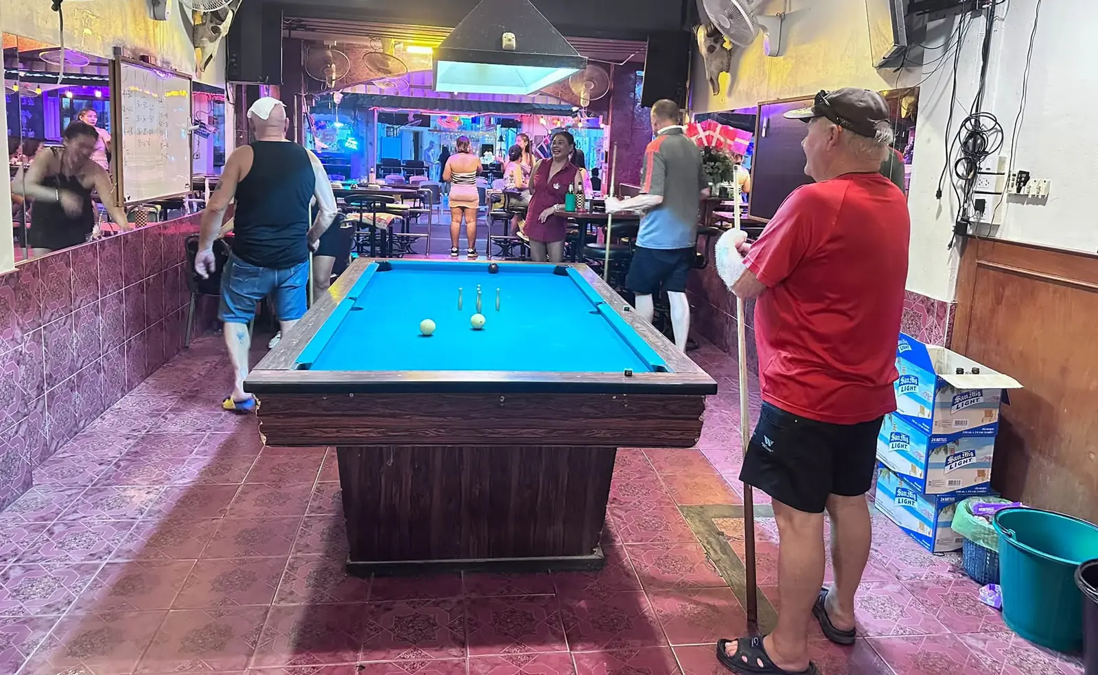 Players around the blue pool table inside Tordenskjold